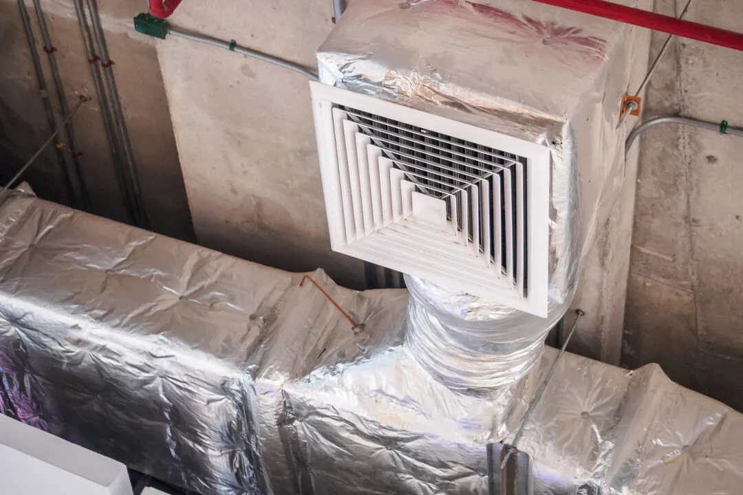 What size main duct to use for a heat pump